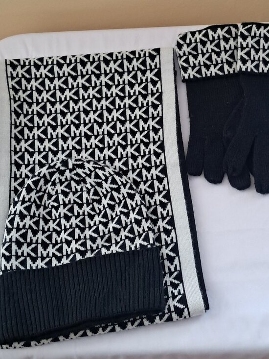 Michael Kors MK Logo hat, scarf and hat set. BMWT/ in a Box - Picture 3 of 10